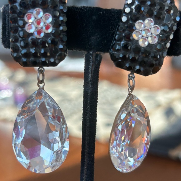 VINTAGE XL CLEAR  TEAR DROP  CRYSTAL SWAROFSKI /BLACK CRYSTAL FLOWER- - Picture 15 of 15